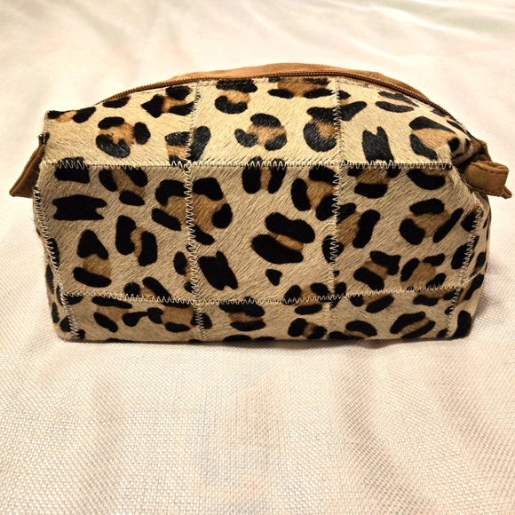 ROYAL STANDARD Adeline Leopard Print Cow Hide Cosmetic Bag 10”x6.5”x4” - Picture 2 of 5